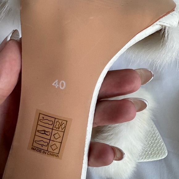 White Lightweight Fuzzy Fur Stiletto Heel - Picture 3 of 4